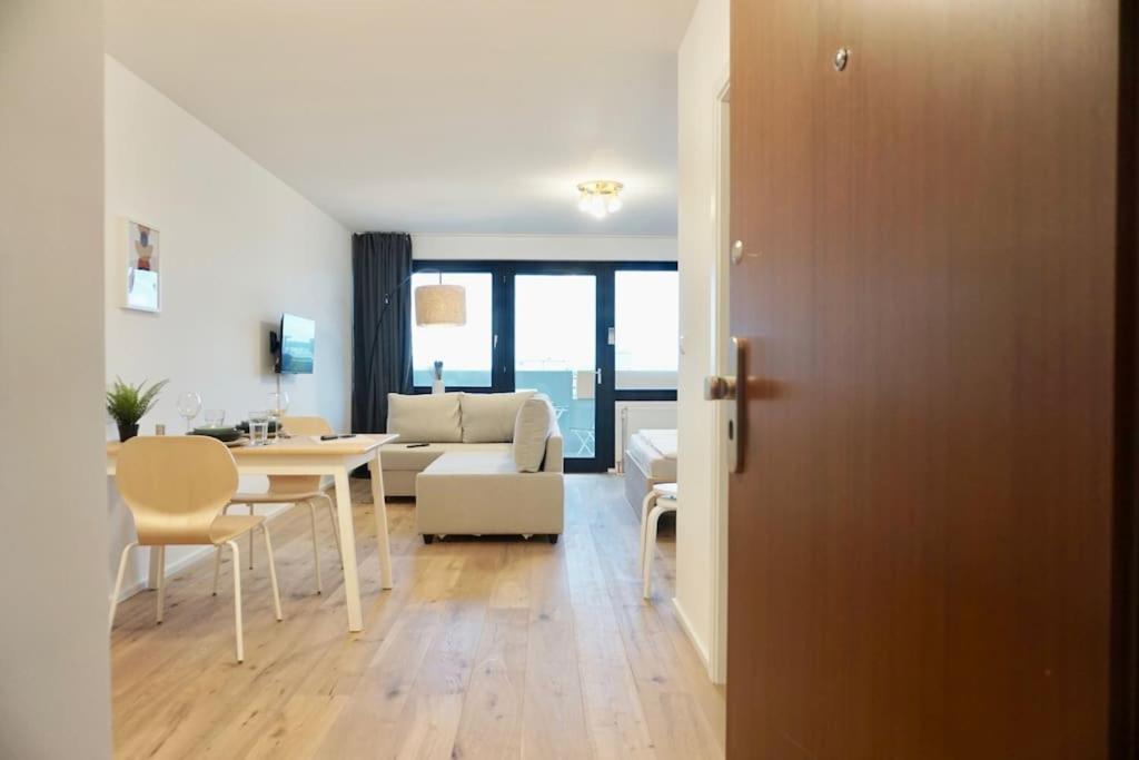 Neu Modernes Apartment In Top Lage, Free Parking Max 1,65M Hoehe Und 1,8M Breite Карлсруэ Экстерьер фото