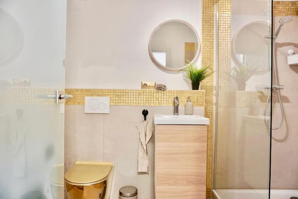 Neu Modernes Apartment In Top Lage, Free Parking Max 1,65M Hoehe Und 1,8M Breite Карлсруэ Экстерьер фото