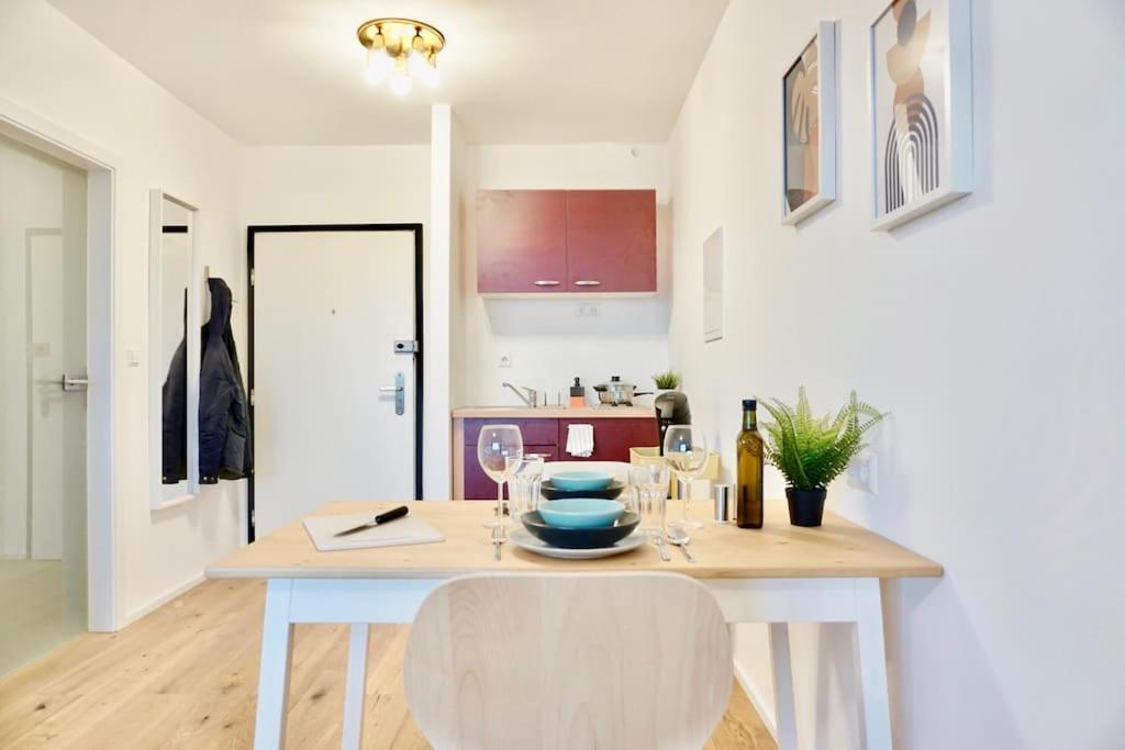 Neu Modernes Apartment In Top Lage, Free Parking Max 1,65M Hoehe Und 1,8M Breite Карлсруэ Экстерьер фото