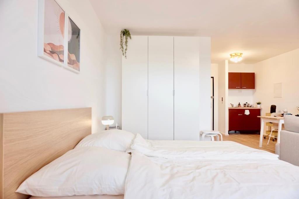 Neu Modernes Apartment In Top Lage, Free Parking Max 1,65M Hoehe Und 1,8M Breite Карлсруэ Экстерьер фото